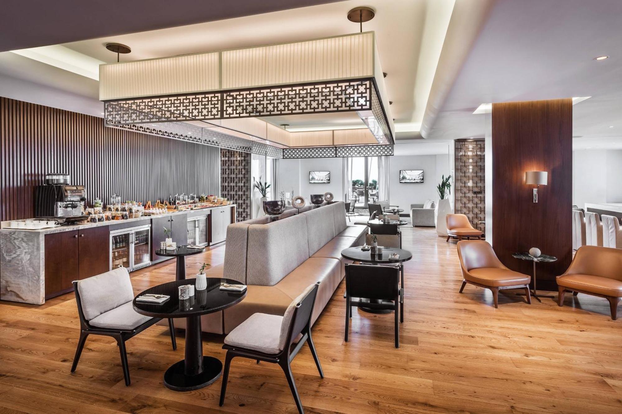 Baku Marriott Hotel Boulevard Exterior foto The lounge at the airport