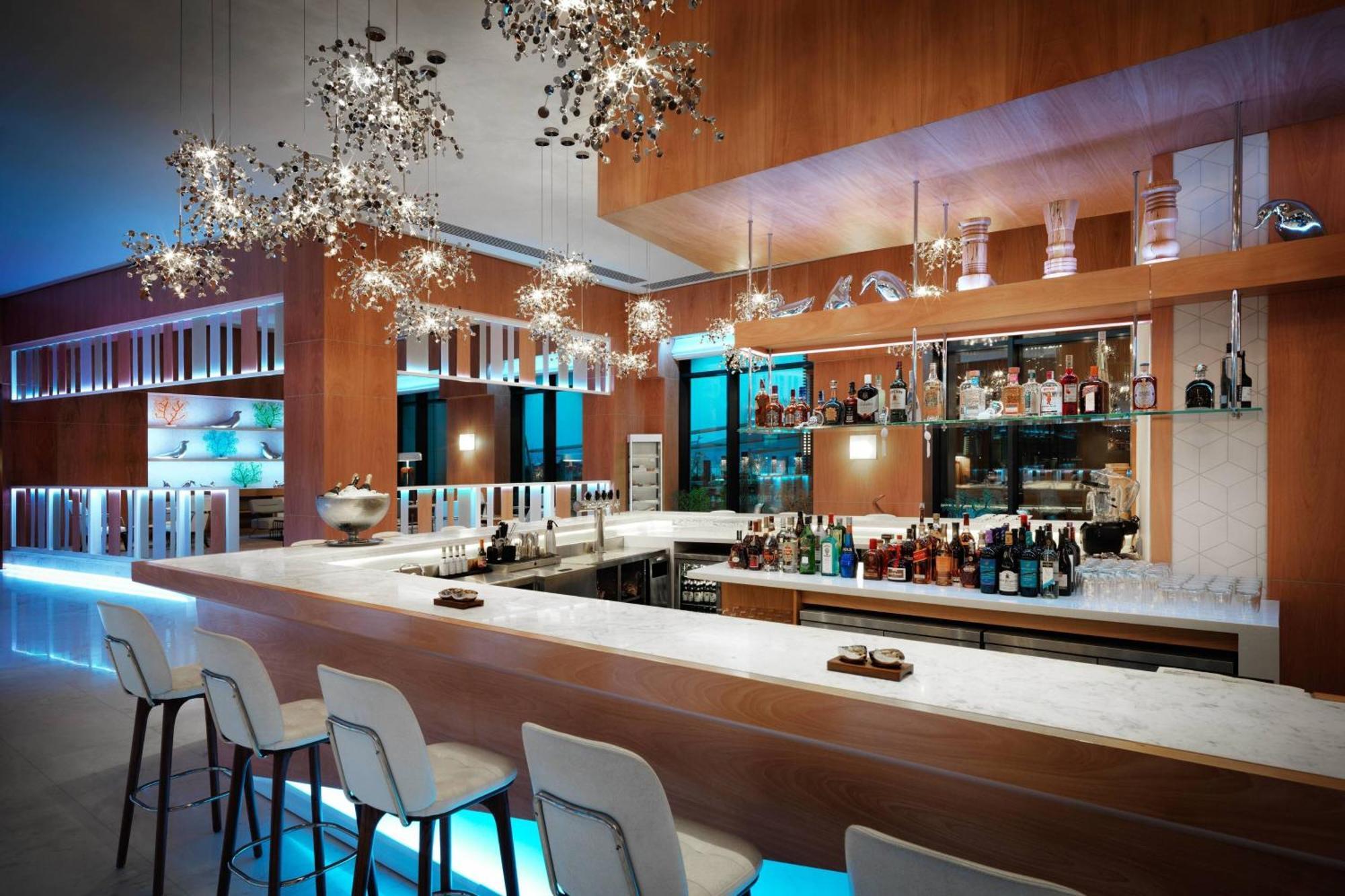 Baku Marriott Hotel Boulevard Exterior foto The bar at the 101 bar
